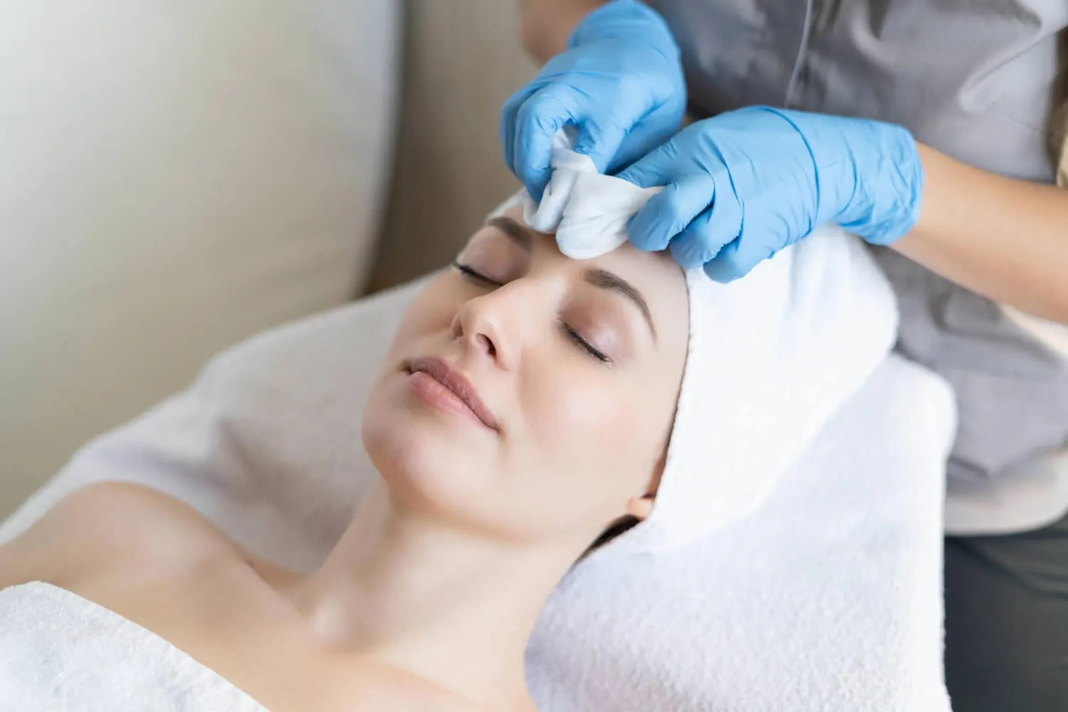 medical dermatology woman young-girl-receives-facial-cleansing-procedures-before-jetpeel
